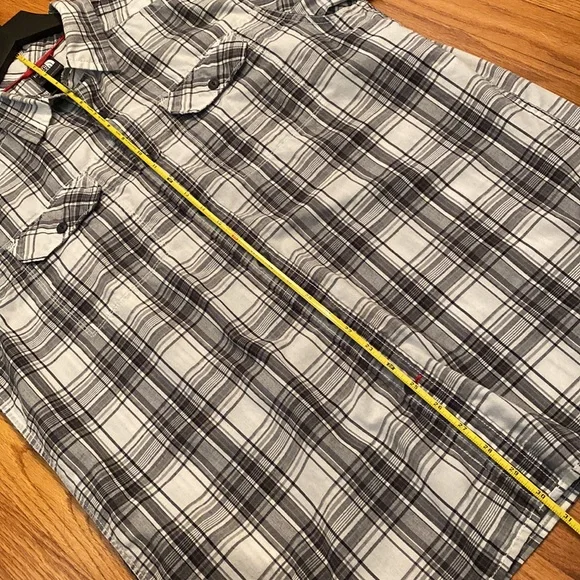The North Face Short Sleeve - Picture 6 of 13